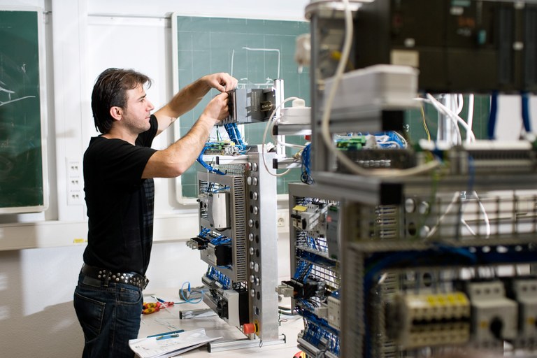 Banner Stufenausbildung Elektronik und Automatisierung